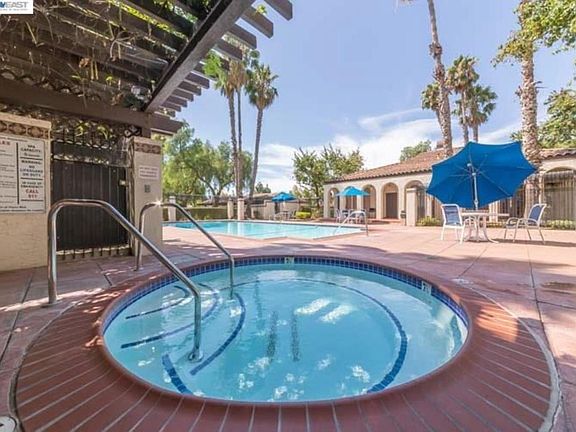 5th image of 39975 Cedar Blvd Unit 241