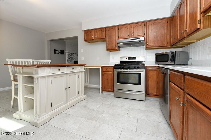 5th image of 13 Pines Court