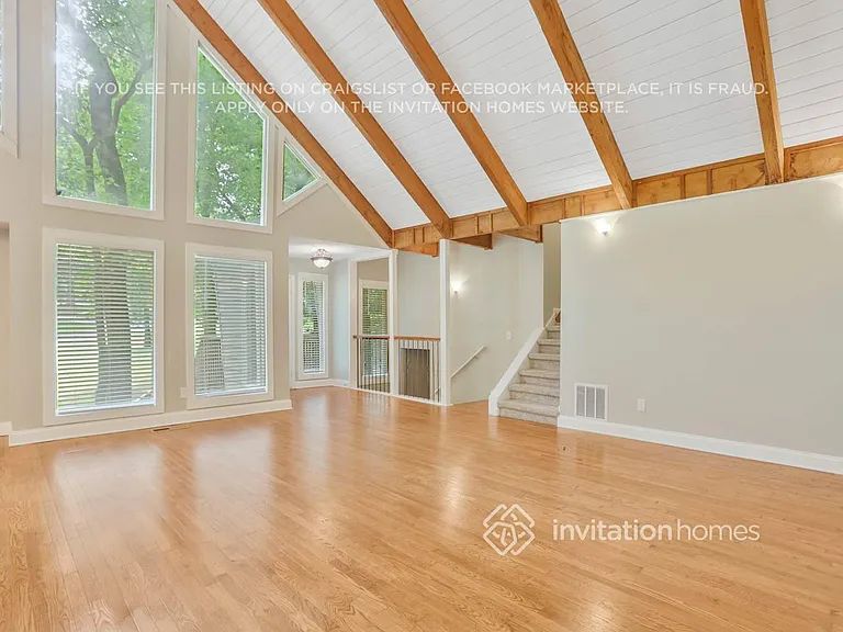 405 Bramble Ct — Photo 2