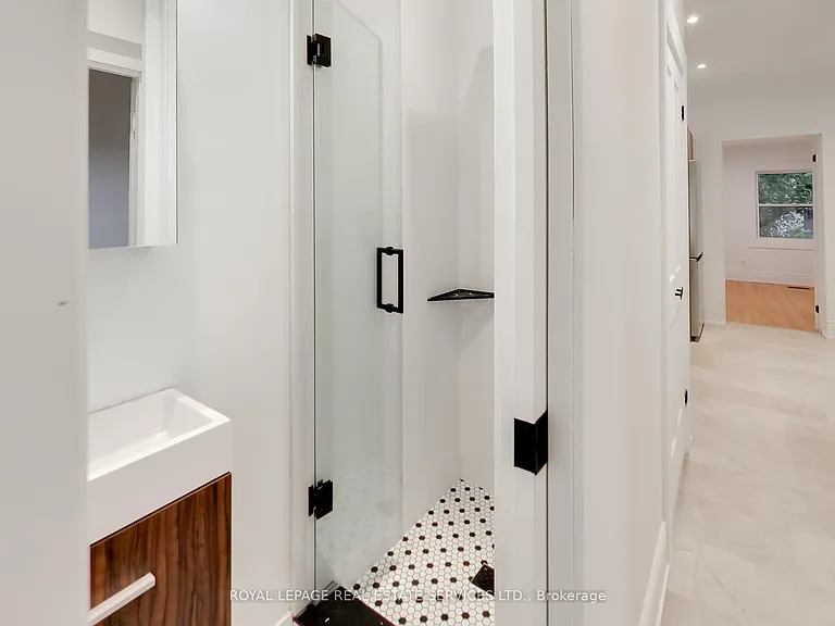 218 Montrose Ave — Photo 13