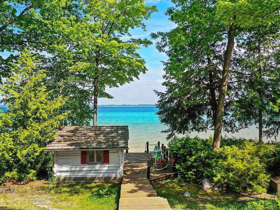 12305 Bluff Rd, Traverse City, MI 49686 Zillow