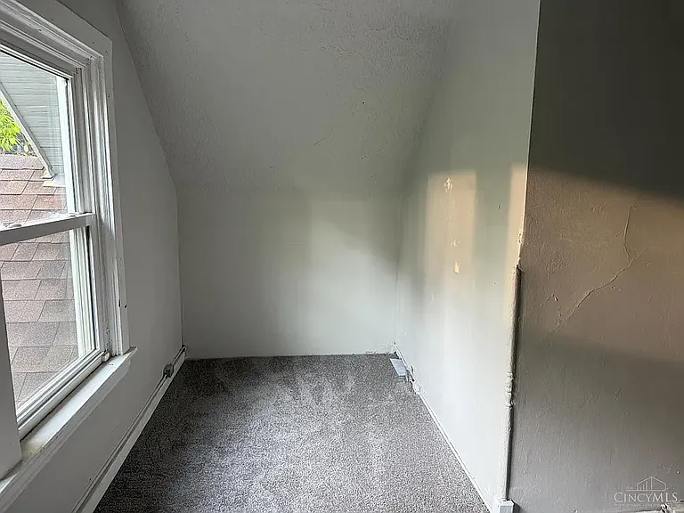 13' x 8' 3rd floor bedroom plus 5' x 6' alcove with 8'6" ceiling and1 closet