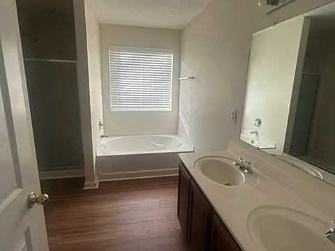 Master bedroom bathroom