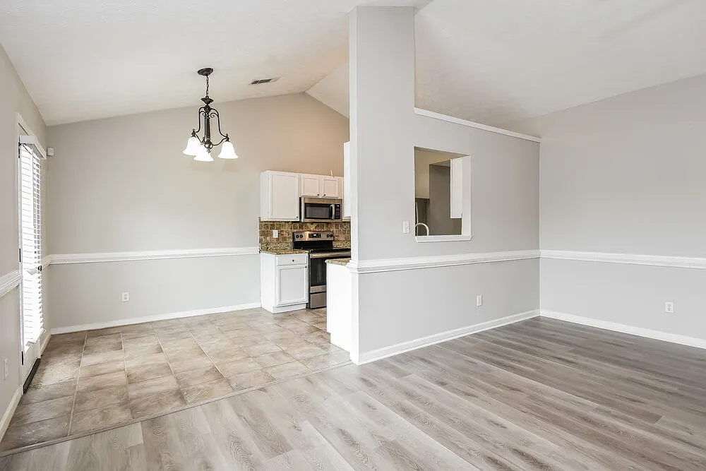 3 bed, 2.0 bath, 1527 sqft, $2,040 — Photo 4