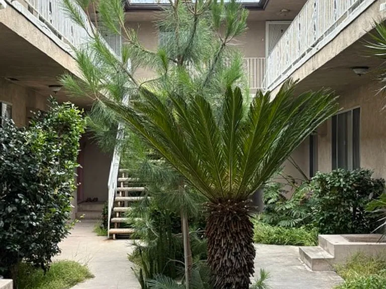 1844 Taft Ave — Photo 11