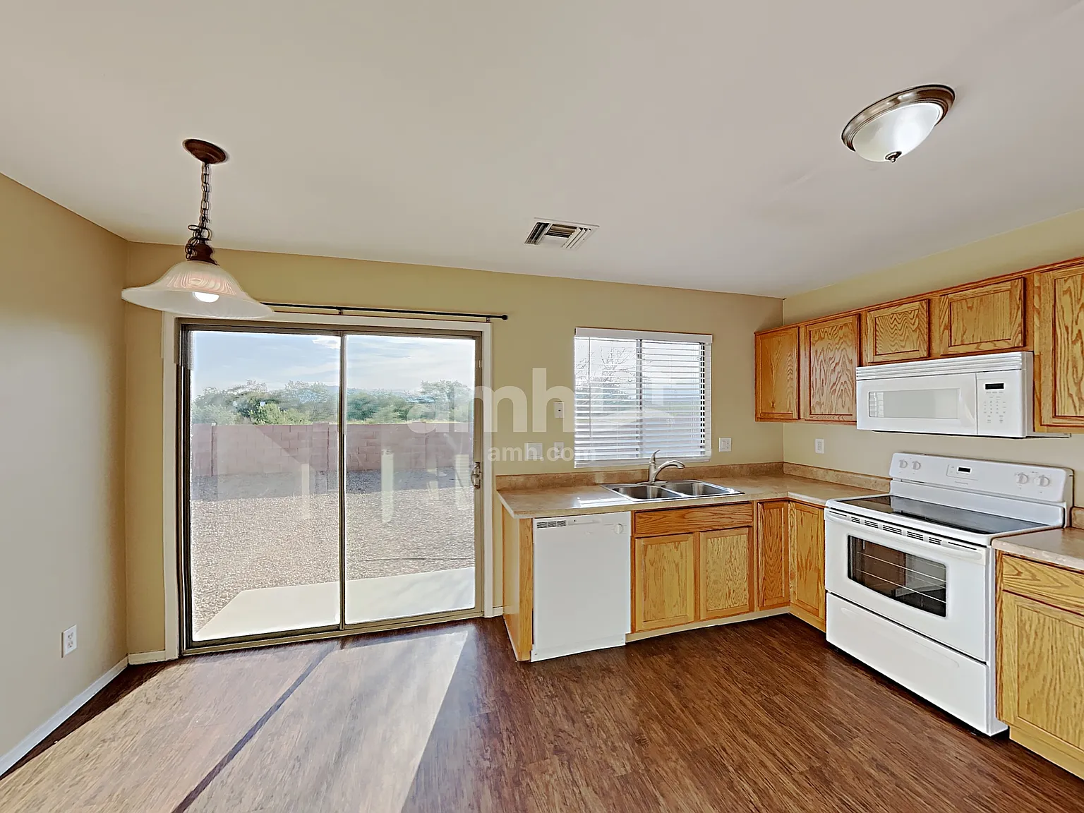 2 bed, 2.0 bath, 1094 sqft, $1,710 — Photo 4