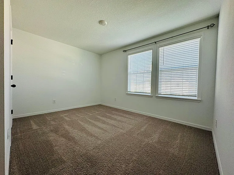 2175 Derwent Dr — Photo 11