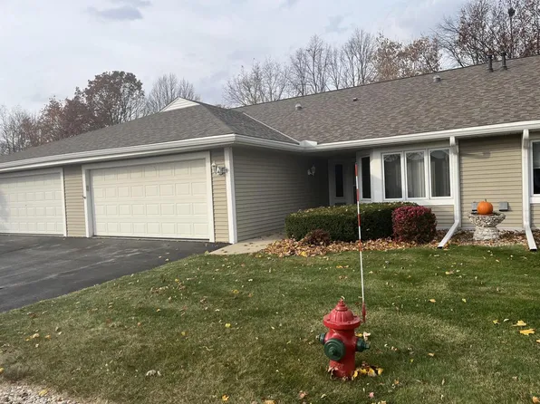 515 Hartford SQUARE, Hartford, WI 53027