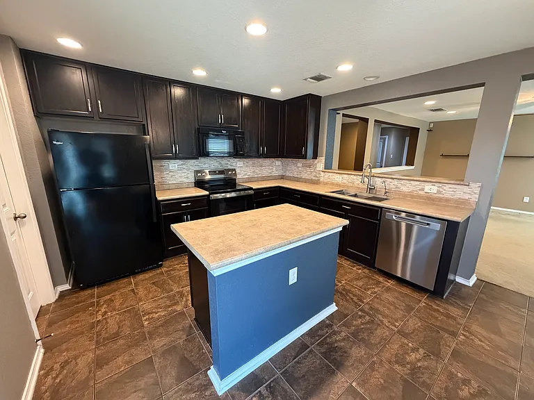 1484 Astor Crk — Photo 3