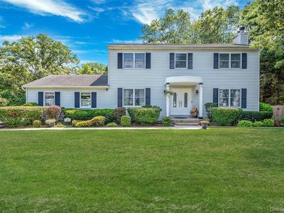 4 Valley Court, Holtsville, NY, 11742