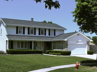 1562 Patricia Ct, Elk Grove Village, IL 60007