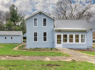 203 S Walnut St, Delavan, IL 61734