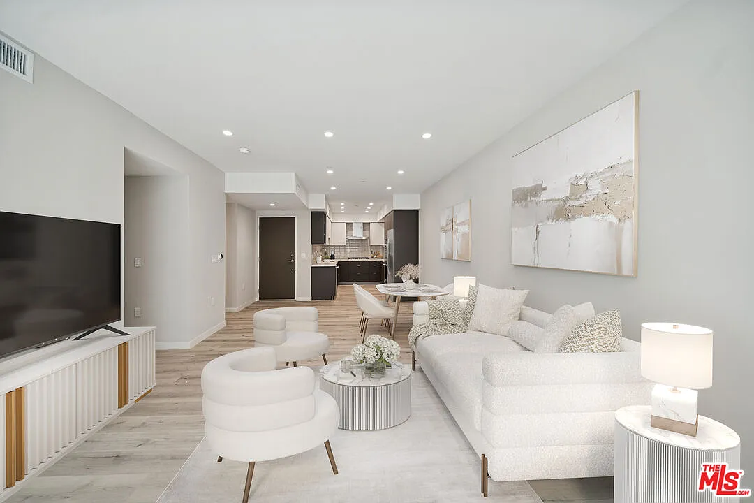 2 bed, 2.5 bath, 1190 sqft, $4,057 — Photo 3