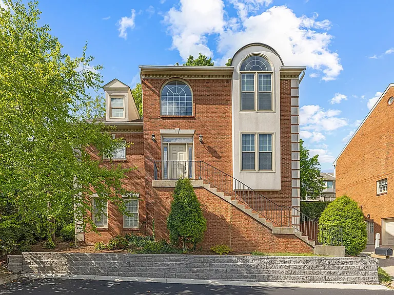 604 Clayborne Ct — Photo 1