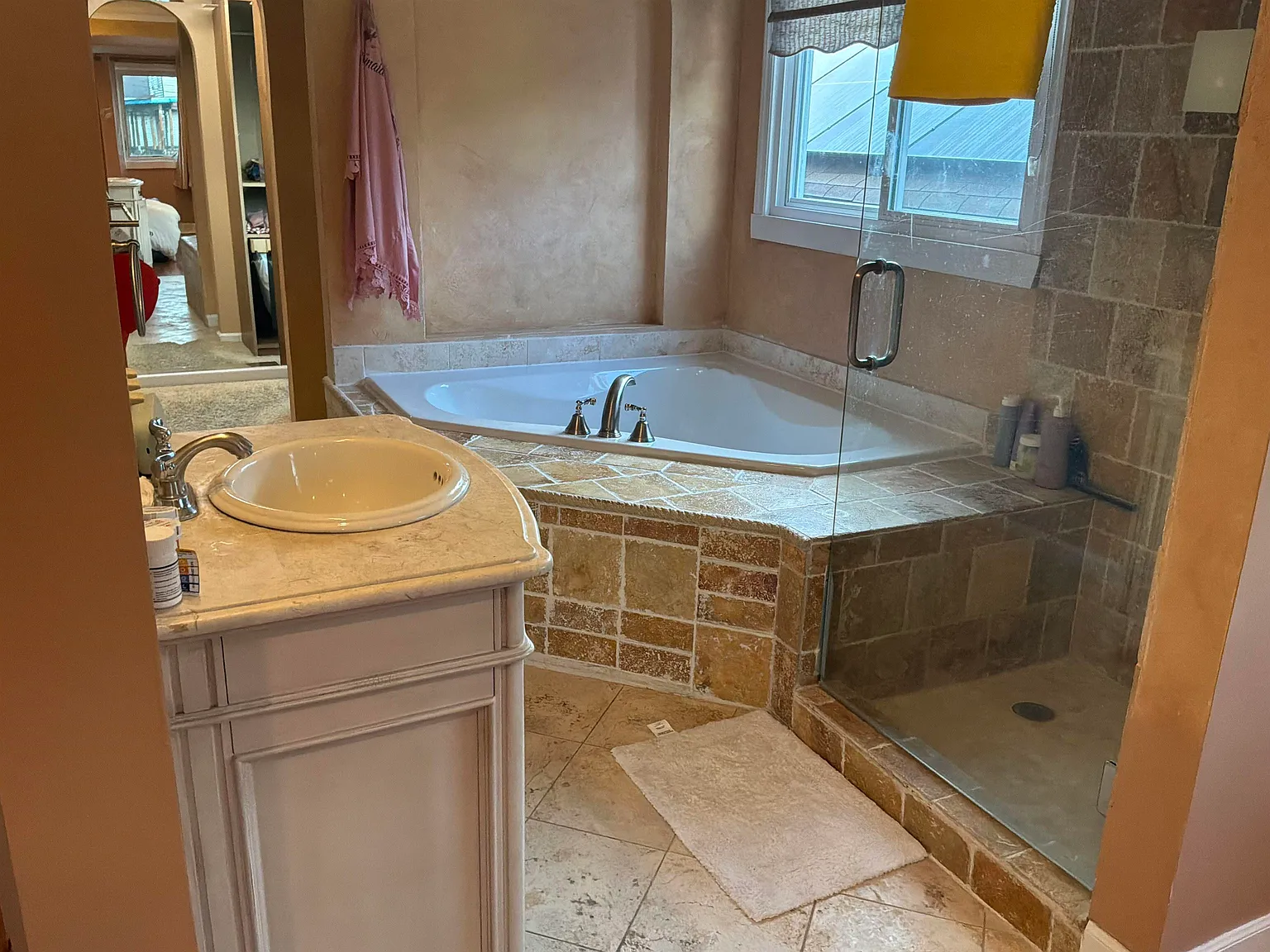 4 bed, 2.0 bath, $4,200 — Photo 4