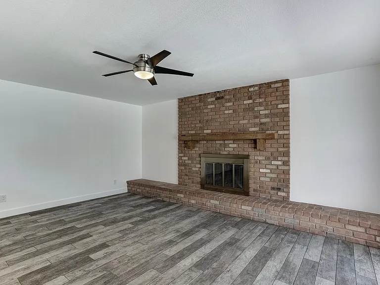 2500 E Hermosa Dr — Photo 32