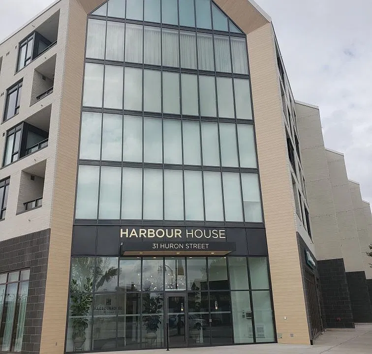 31 Huron St #403