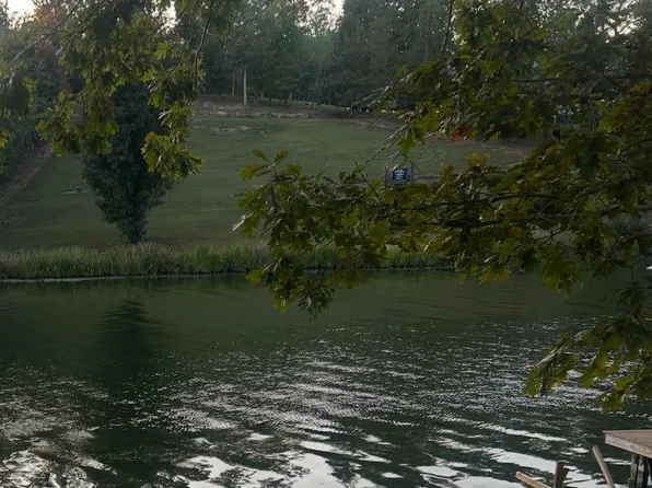 102 Signal Point Ln, Guntersville, AL 35976