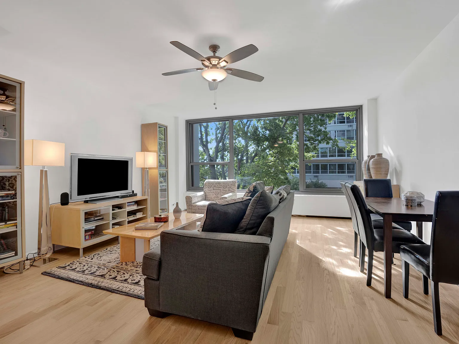 2 bed, 1200 sqft, $3,500 — Photo 3