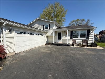 222 Larkins Xing, Rochester, NY, 14612