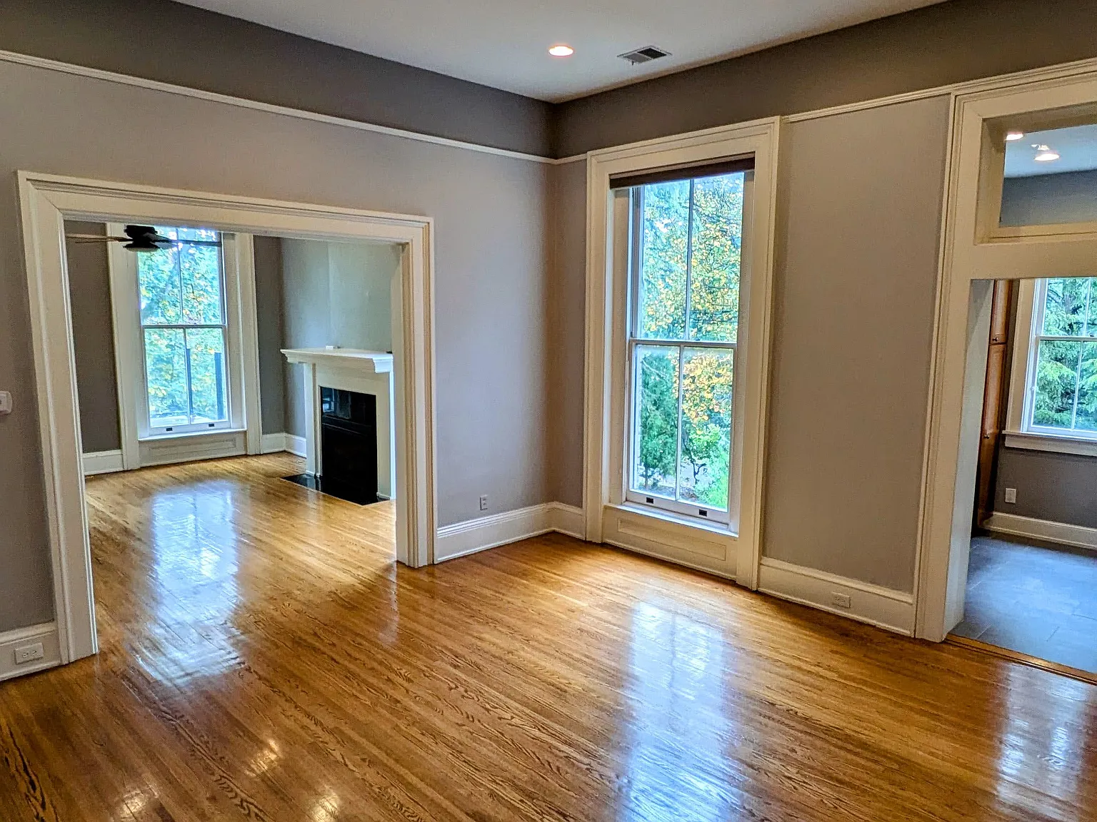 2114 Edgehill Rd — Photo 2