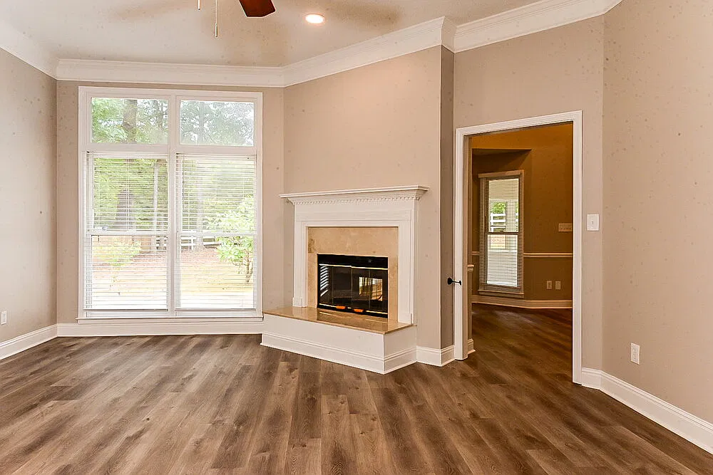 3 bed, 2.0 bath, 2299 sqft, $2,440 — Photo 4