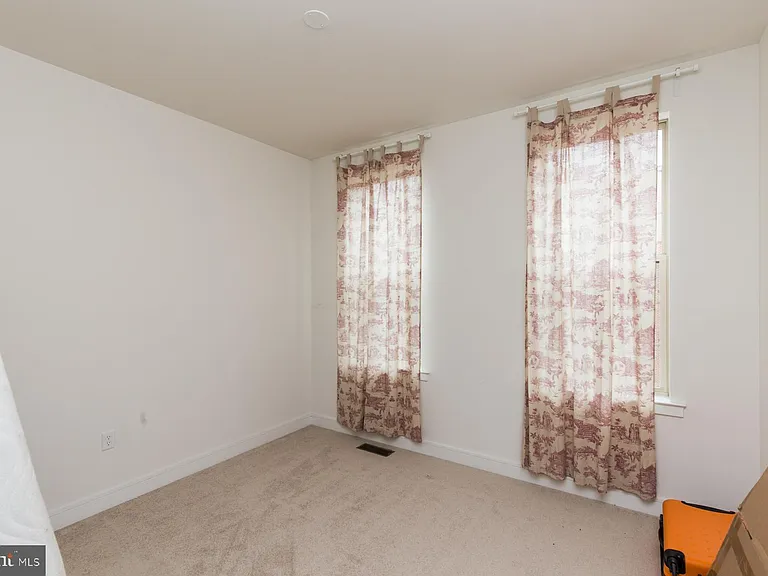 207 Brinley Ct — Photo 15