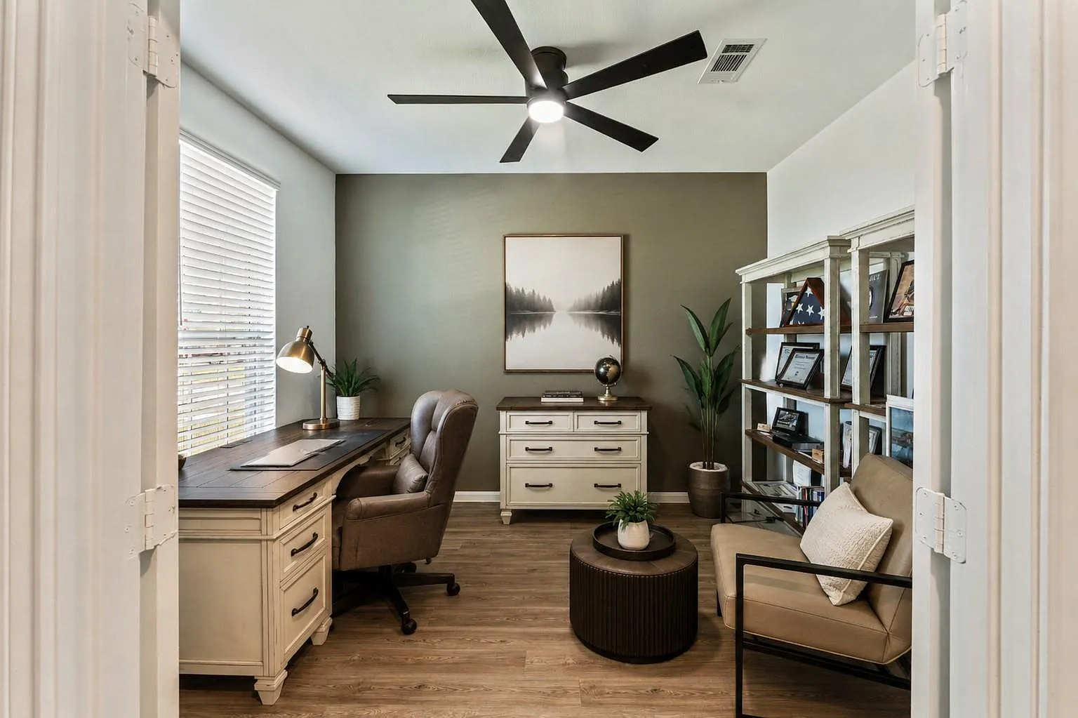 4 bed, 2.5 bath, 2650 sqft, $2,695 — Photo 4
