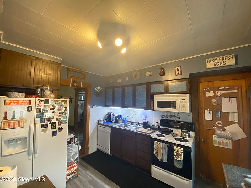 2nd image of 4 Van Wyck Street
