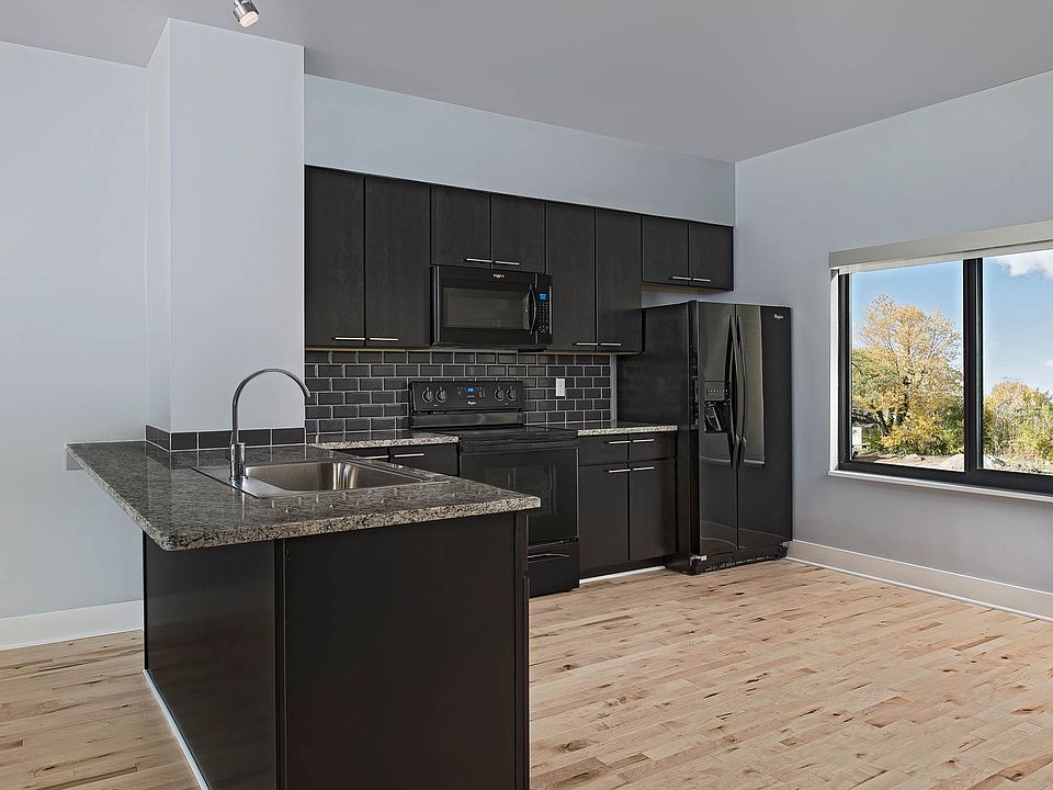 2nd image of 1462 Van Dyke St #8012