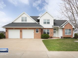 3032 E Greenleaf Dr, Appleton, WI 54913