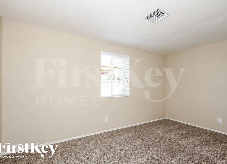3826 W Griswold Rd — Photo 11