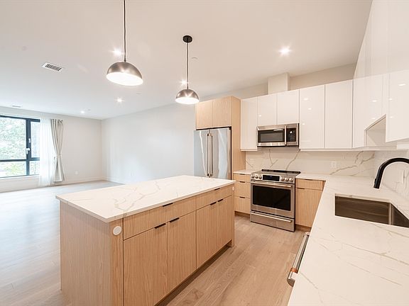 4th image of 85 Myrtle St #110