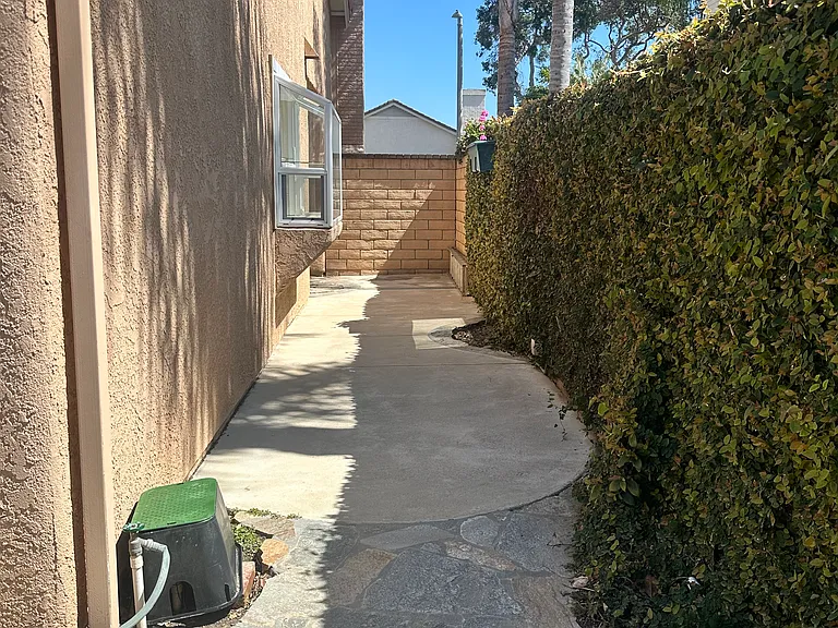2211 Rhonda St — Photo 25