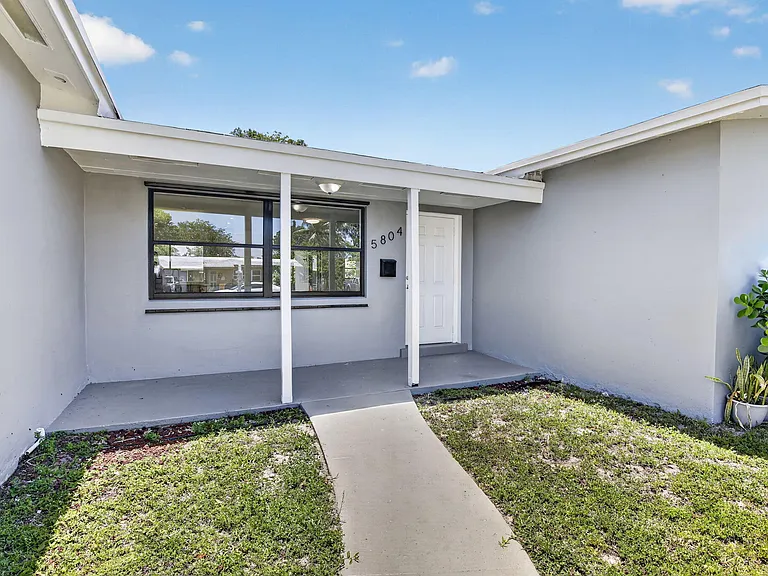 5804 NW 14th St — Photo 32