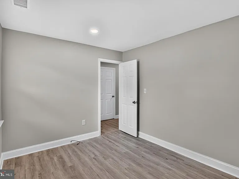 1807 Silver Ct — Photo 10