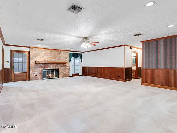 3rd image of 200 N Trahan Ave