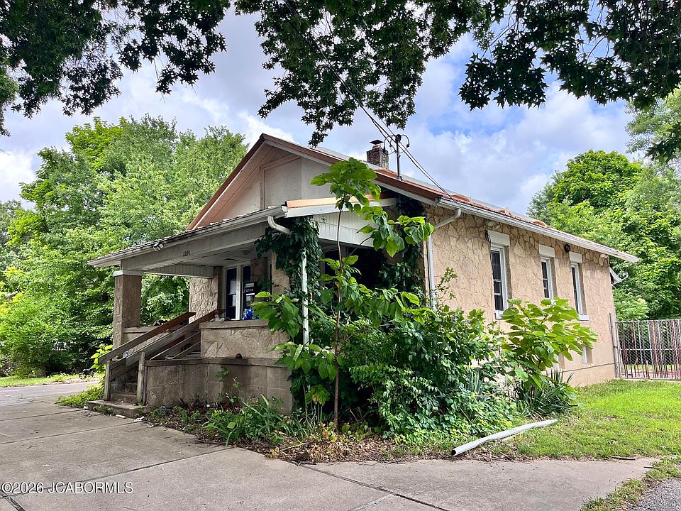 1st image of 1221 Southwest Blvd