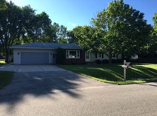 1283 Bartlein Ct, Menasha, WI 54952