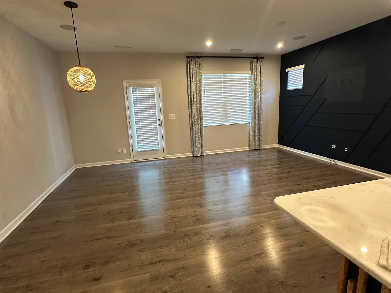 3 bed, 2.5 bath, 1644 sqft, $1,800 — Photo 1