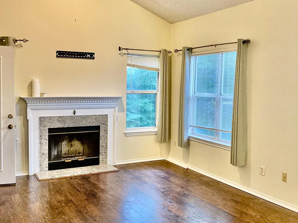 4409 Sedgehurst Dr #203