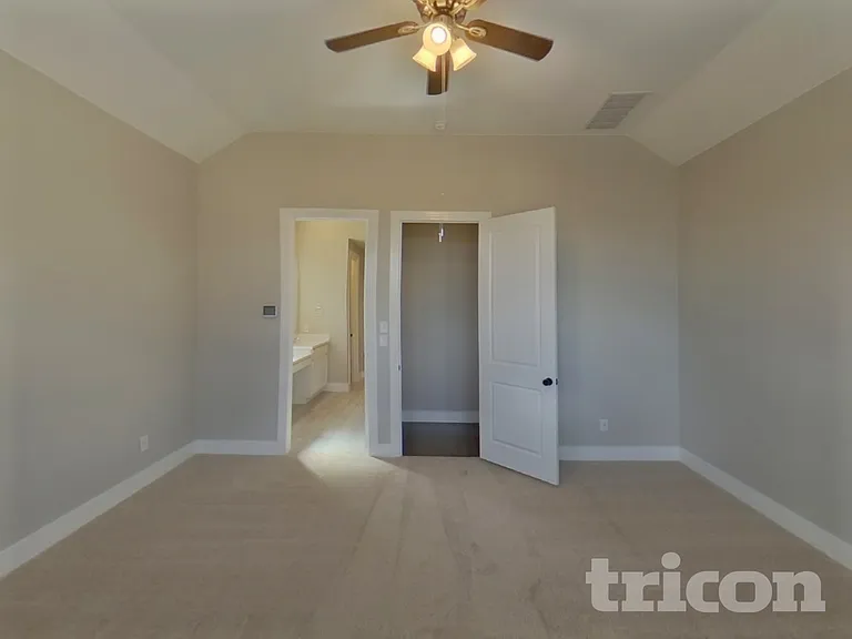 1008 Faringdon Dr — Photo 7