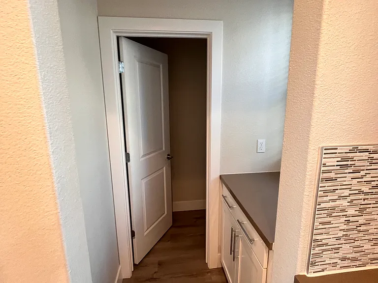 1709 Hazelnut Ln — Photo 95