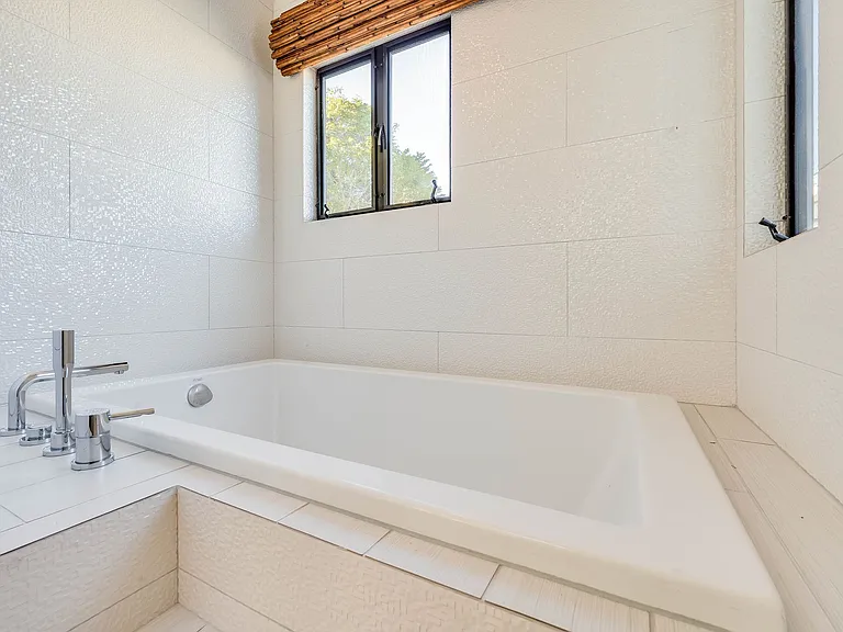 363 E Strawberry Dr — Photo 22