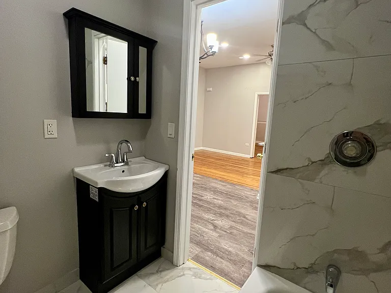 1839 W Cermak Rd #3R — Photo 13