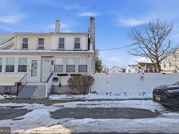 2nd image of 921 Lyndale Ave #923