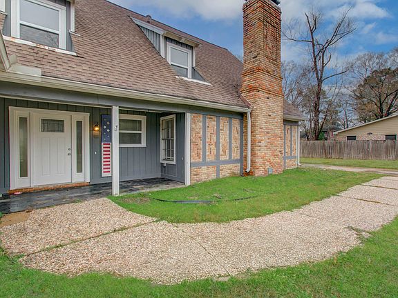 3rd image of 544 Robert E Lee Dr