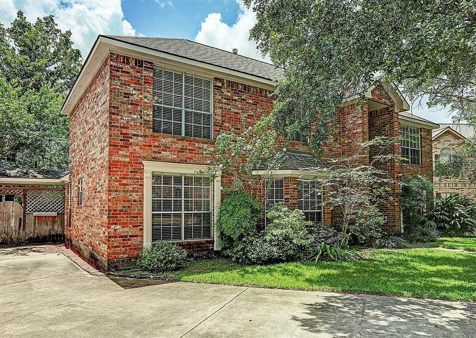 1st image of 2721 Briar View Dr