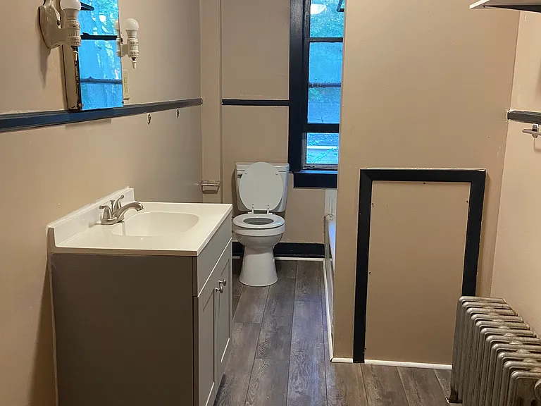 824-832 Elmwood St #828 — Photo 12