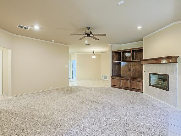 5th image of 4402 108th St Unit 5